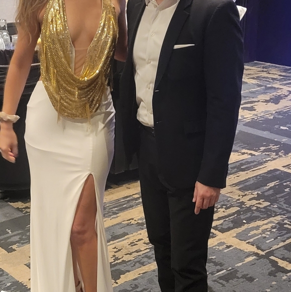 Gorgeous gala evening gown/ prom dress - White w shimmery gold draped Neckline - Picture 4 of 7